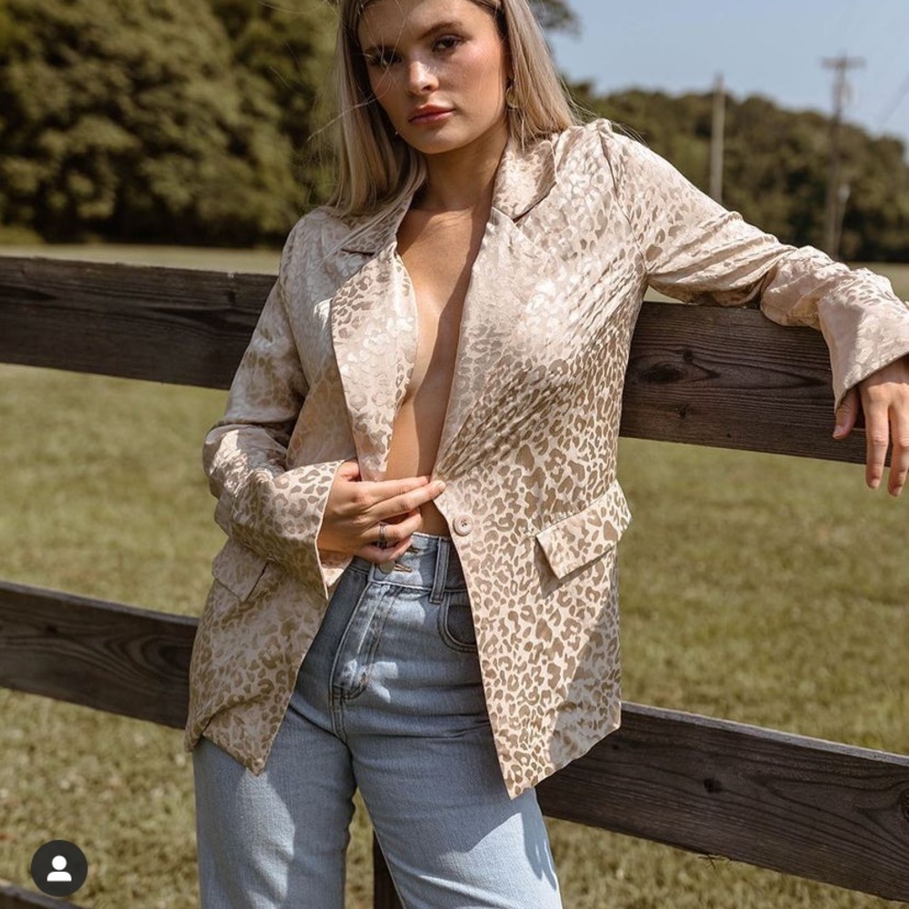BABE IN CHARGE LEOPARD BLAZER